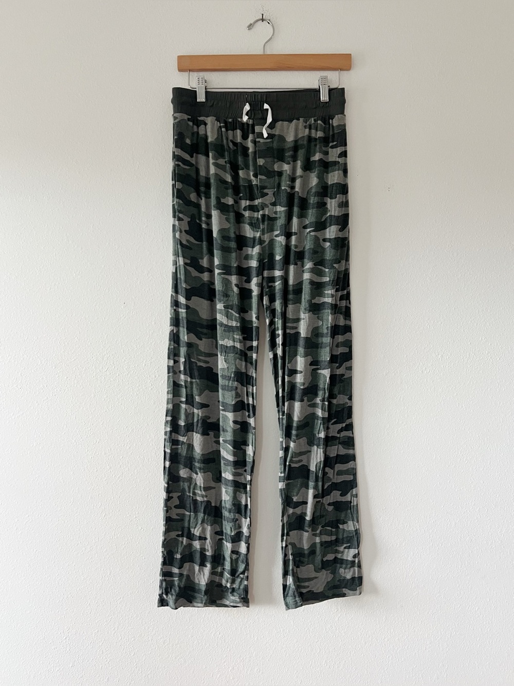 LITTLE SLEEPIES | Womens Camo Bamboo Pajama Pants | M
